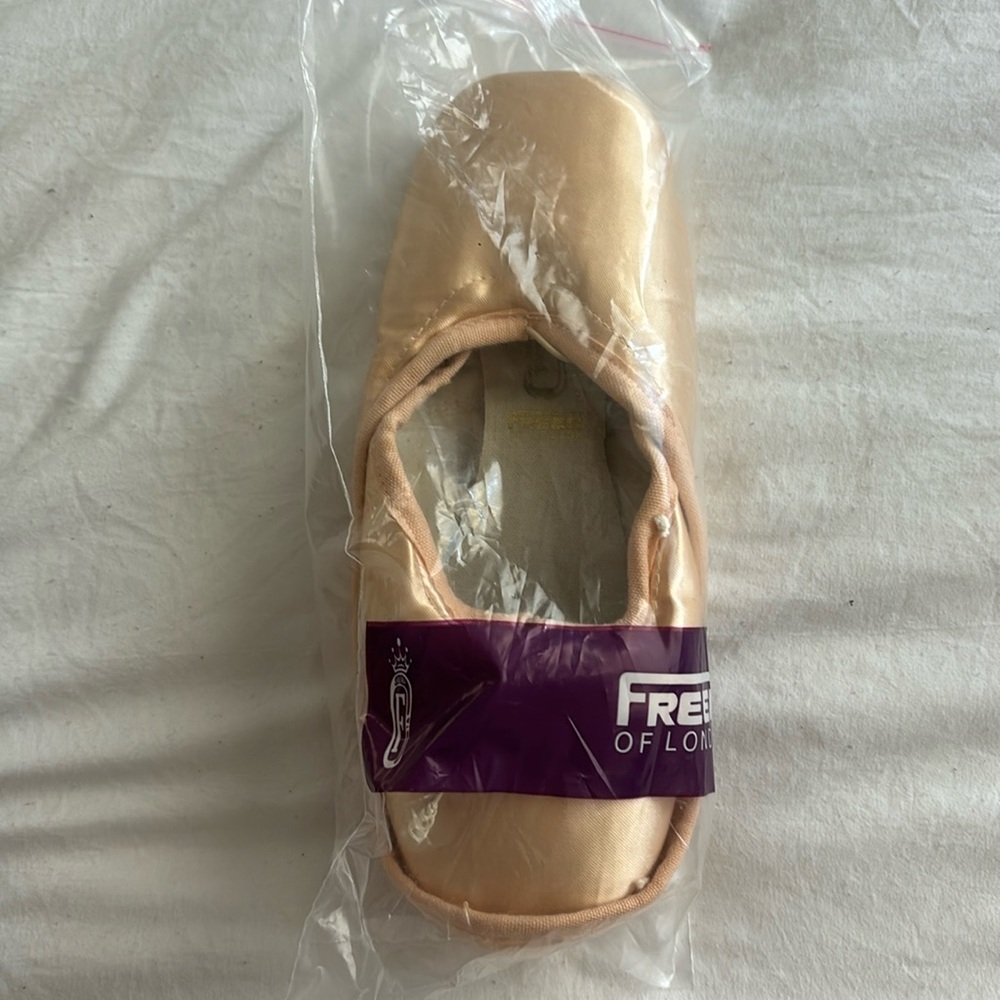 Freed of London pointe shoes, size 6 XXX